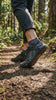 Rivo Barefoot Noir/Gris en marche sur sentier forestier